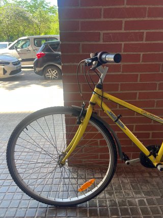 Bicicleta amarilla Decathlon