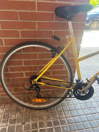 Bicicleta amarilla Decathlon