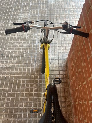 Bicicleta amarilla Decathlon