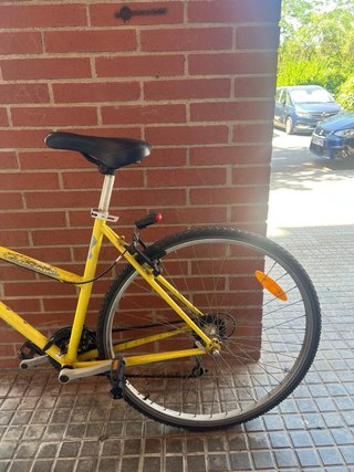 Bicicleta amarilla Decathlon