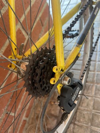 Bicicleta amarilla Decathlon