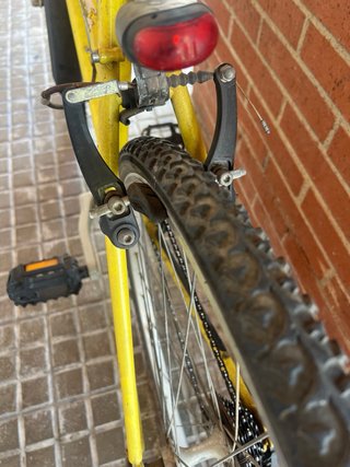 Bicicleta amarilla Decathlon