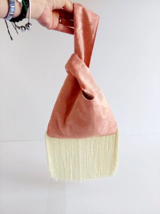 Bolso Knot Bag artesanal rosa flecos