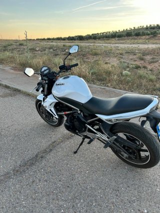 Kawasaki ER-6n Blanca