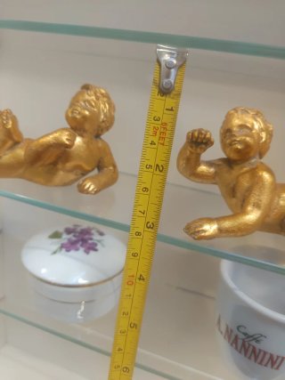 Vetrina bianca con dettagli argento