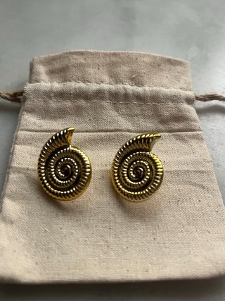 Pendientes dorados inspiración marina sin estrenar