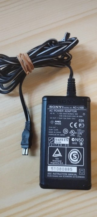 Sony AC-L15B Adaptador de Corriente