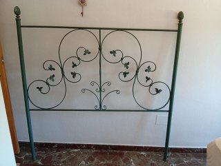 Cabecero forja verde con adornos.145x149.