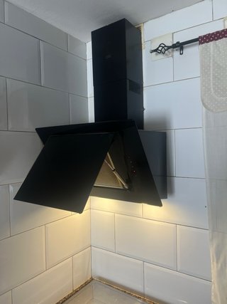 Campana extractora negra de cristal templado y met