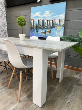 Mesa extensible y 4 sillas nórdicas