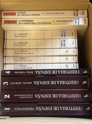 Libros de temas diversos de colección particular.