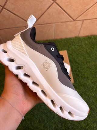 On Running Cloud X Loewe Talla 44 Gris/Blanco