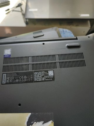 Lenovo V330-15IKB Portátil Plata