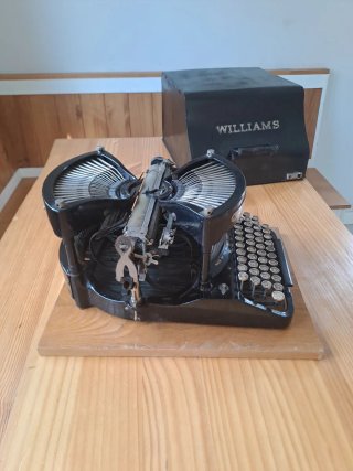 Máquina de escribir Williams No. 4