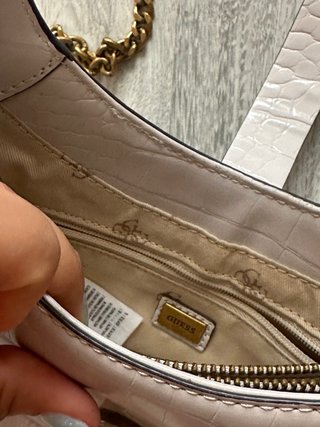 Bolso Guess Beige Croco Cadena Dorada