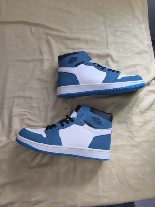 Nike Air Jordan 1 Azul y Blanco