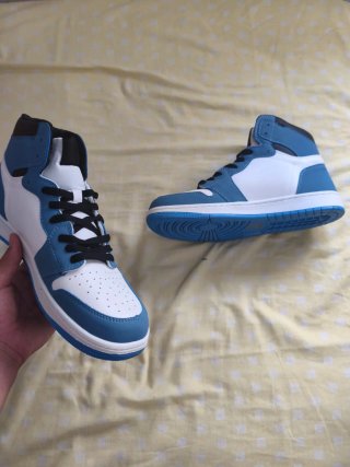Nike Air Jordan 1 Azul y Blanco