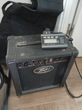 Pack Guitarra Eléctrica Squier y Amplificador