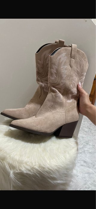 Botas de mujer estilo cowboy beige