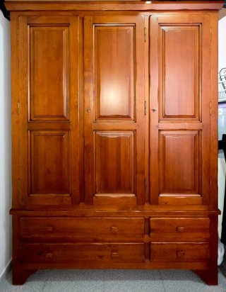 Armario de madera de fresno
