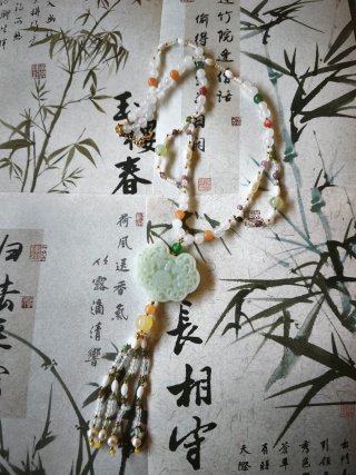 Collar con colgante de jade xiu