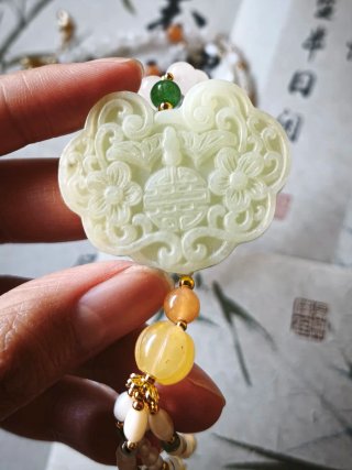 Collar con colgante de jade xiu