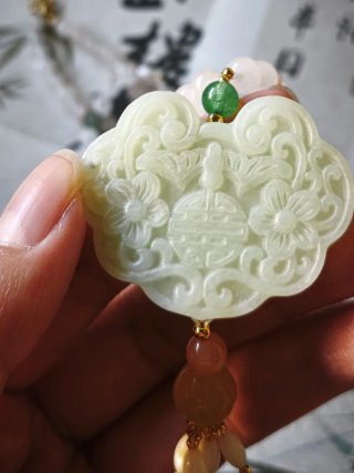 Collar con colgante de jade xiu