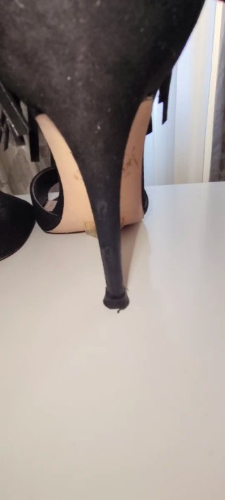 Sandalias de tacón negros con flecos