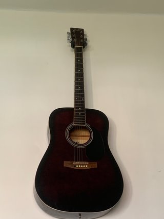 Guitarra Acústica Oscura