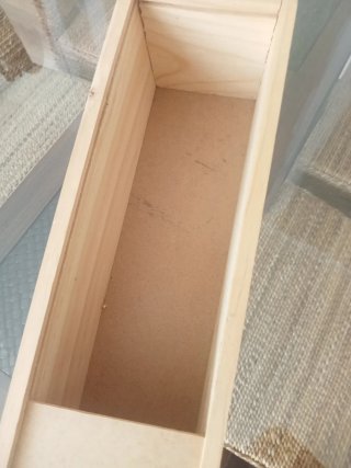 Caja de madera con asas de cuerda