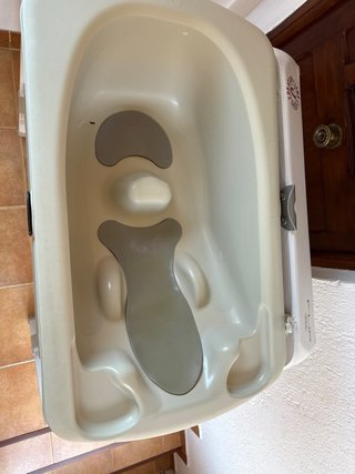 Vaschetta per neonati con fasciatoio