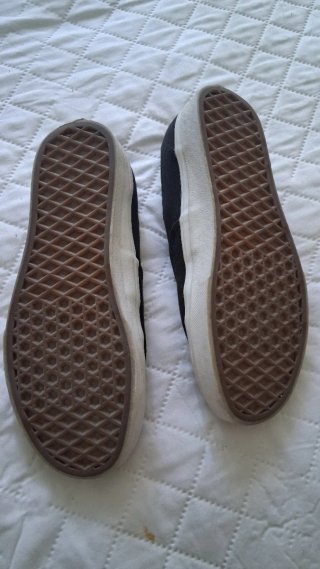 Vans negras con tachuelas doradas Talla 37