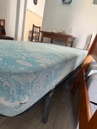 Cama individual con cabecero y base de patas
