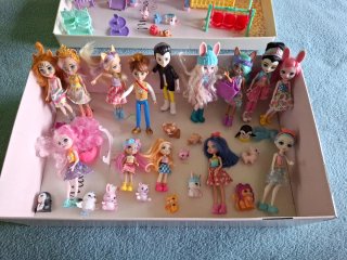Lote Muñecas Enchantimals y Accesorios