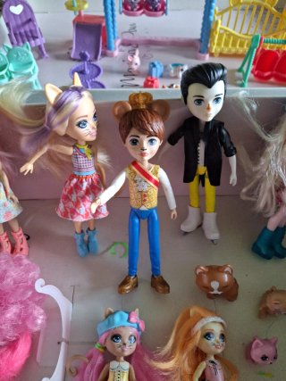Lote Muñecas Enchantimals y Accesorios