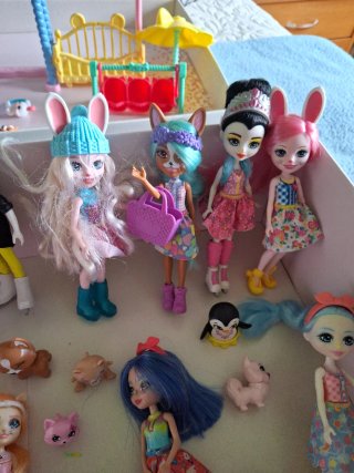 Lote Muñecas Enchantimals y Accesorios