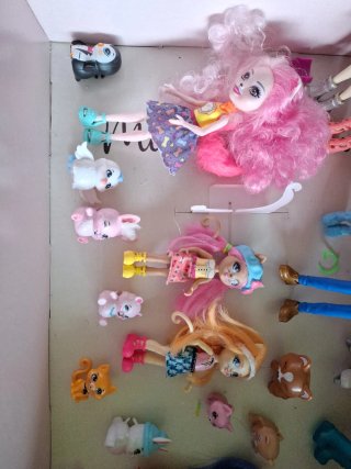 Lote Muñecas Enchantimals y Accesorios