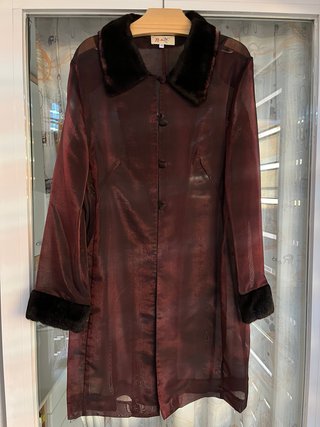 Vestido de fiesta con sobrecapa de gasa