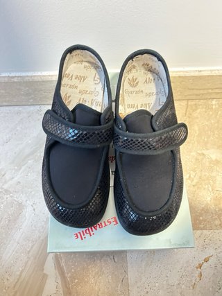 Zapatos  2 pares Morados/Marrones y negros