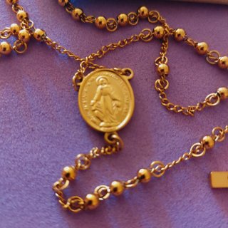 Collar rosario acero inoxidable baño oro18k estuch