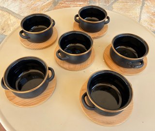 6 Cacerolitas Metal con Platos Madera Vintage