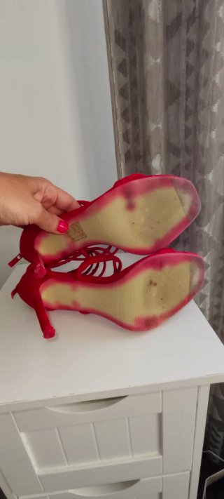 Sandalias de tiras rojas