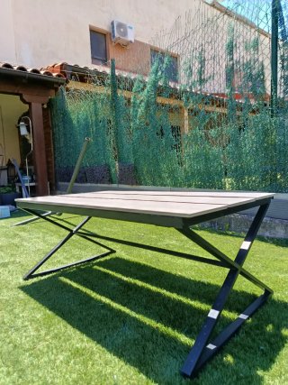 Mesa de jardín madera y metal