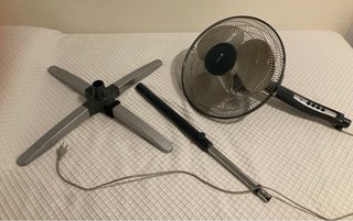Ventilador de pie Fagor gris y plateado