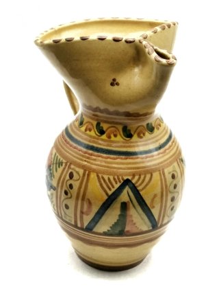 Jarra antigua con preciosos motivos decorativos