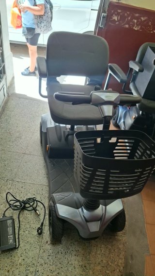 Silla eléctrica scooter con cesta