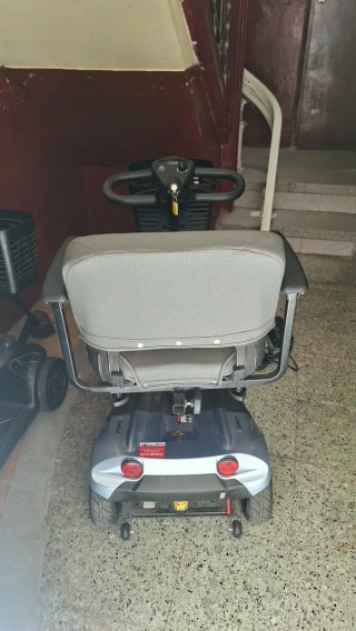Silla eléctrica scooter con cesta