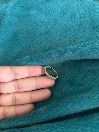 Anillo Apodemia Dorado con Circonitas