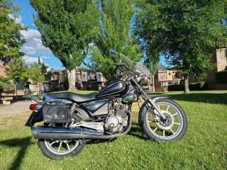 Moto Yamaha YB 125 Custom Negra