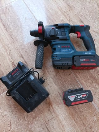 Martillo Bosch Profesional 18V + 2 Baterías